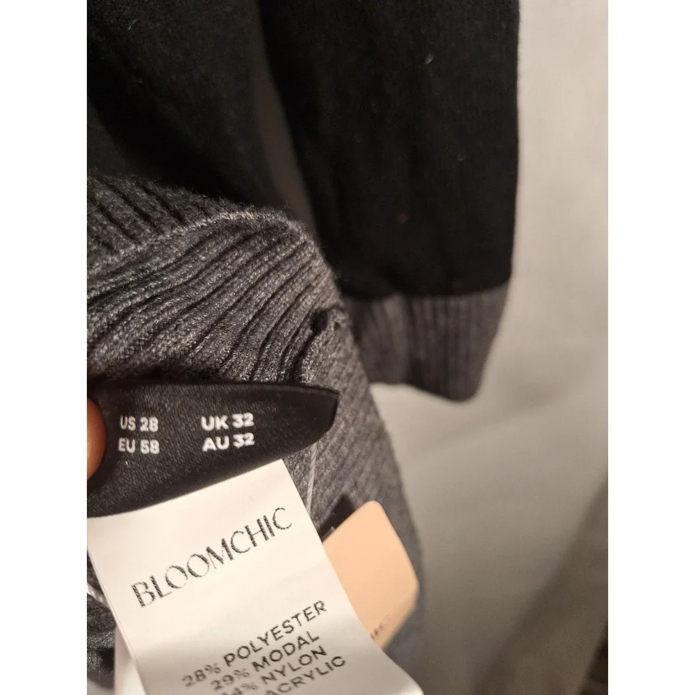BloomChic Womens Plus Size 28 Colorblock V-Neck Button Accent Sweater Black Grey
